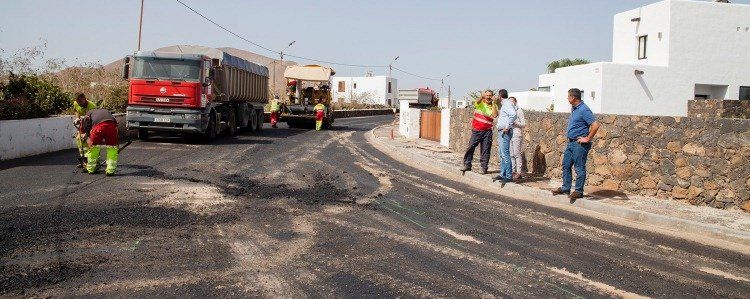 Teguise destina más de 50.000 mil euros al asfaltado de calles de Guatiza