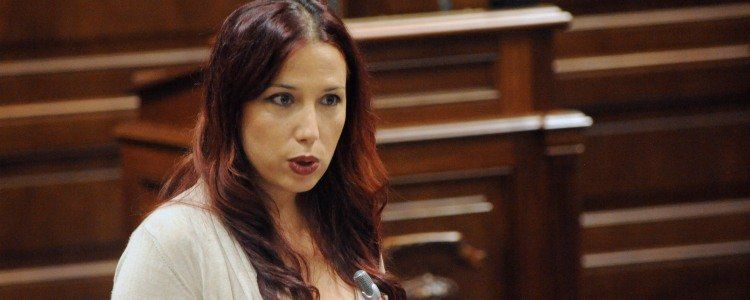 Patricia Hernández justifica su voto aprobando la Ley del Suelo: "Ahora se inicia el debate real"