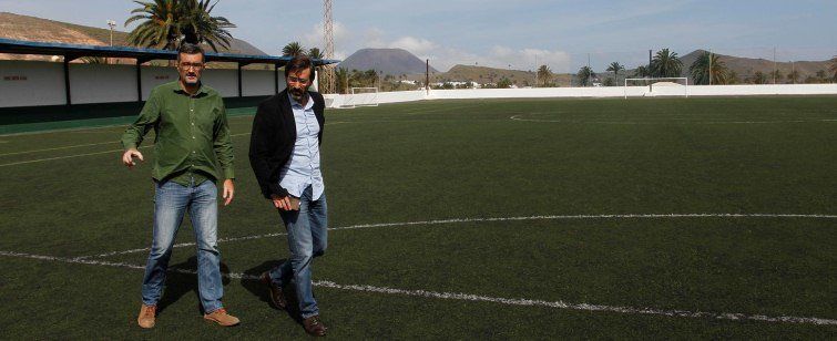 El Ayuntamiento instalará un nuevo sistema de riego en el campo de fútbol de Haría