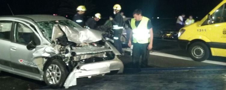 Tres heridos de carácter grave tras la colisión frontal de dos vehículos en Tías