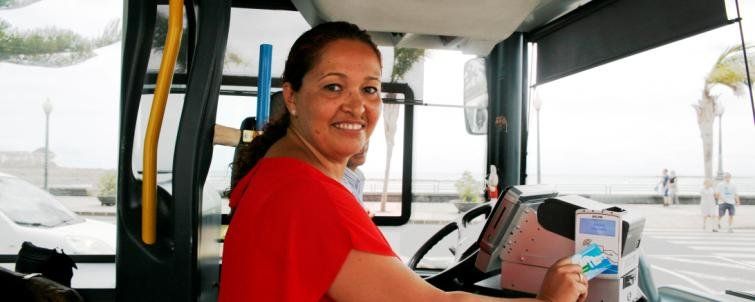 Las dos guaguas y el microbús de Arrecife estarán operativos a finales de septiembre