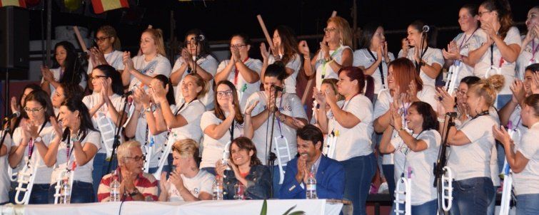 El pregón de la murga Las Vacilonas inaugura las fiestas de Tinasoria