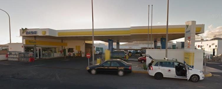 Varios encapuchados atracan con armas blancas la gasolinera de Maneje
