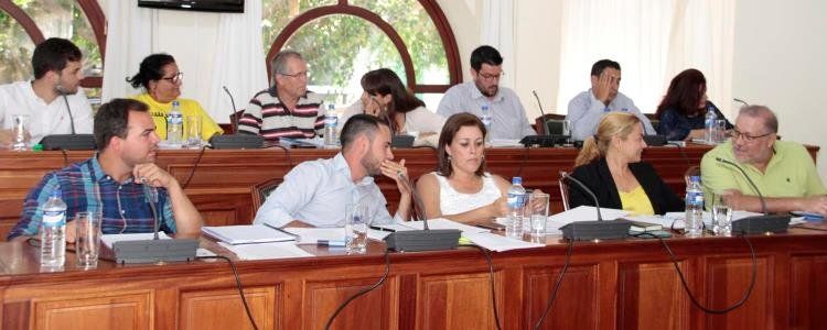 El PP denuncia que Arrecife aún no ha convocado las ayudas al transporte del curso pasado