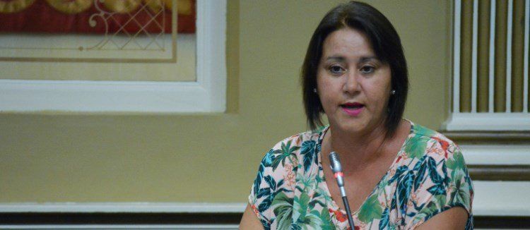 Gladys Acuña pide en el Parlamento más esfuerzos para atraer visitantes de mayor poder adquisitivo