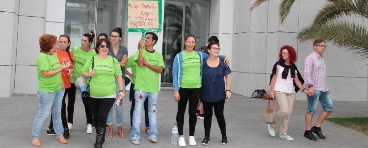 Las Kellys denuncian frente al Hotel Barceló de Costa Teguise los abusos a sus empleadas