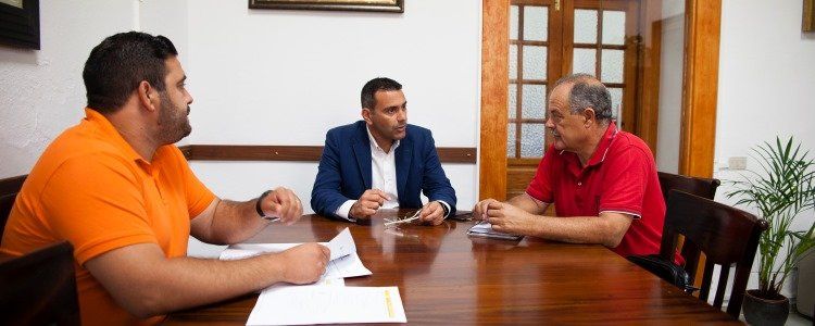 Teguise y Tinajo se unen para pedir a Educación transporte escolar para 44 alumnos de bachiller