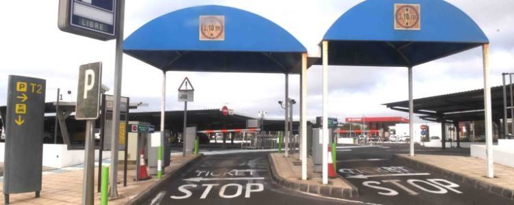 Entrada al parking de la T2 del aeropuerto de Lanzarote