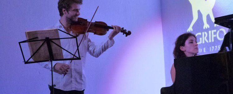 Los jóvenes Lilian Akopova y Matthias Well cautivaron al piano y el violín en Bodegas El Grifo