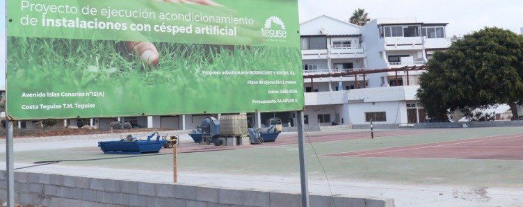 Costa Teguise estrenará en noviembre una zona deportiva con césped artificial
