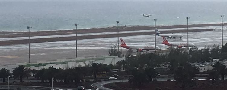 Un total de 15 vuelos no han podido aterrizar en Lanzarote debido al temporal