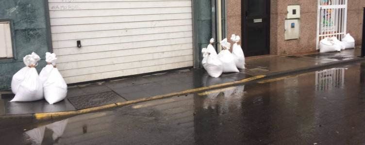 El PP critica la falta de previsión ante las lluvias: "Es lamentable que solo repartan arena"