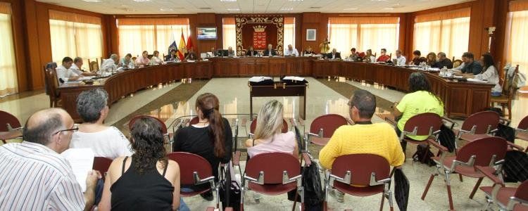 El Cabildo aprueba sellar con Haría el convenio de la Cueva sin zanjar la disputa por la titularidad