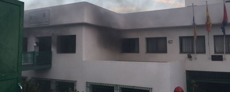 Los bomberos apagan un pequeño incendio en el Centro de Mayores de Arrecife