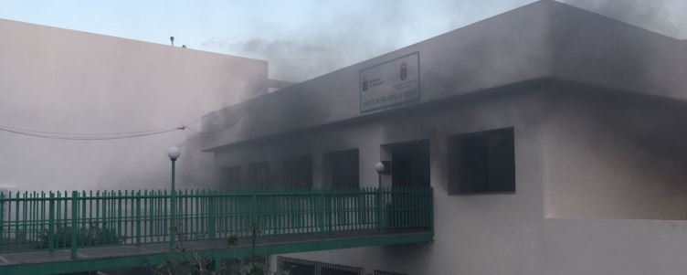 Un sindicato denuncia "abandono" y "desidia" con el centro de mayores de Arrecife tras el incendio