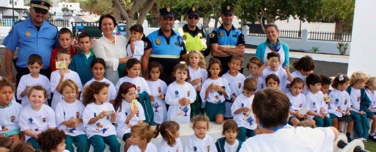 Yaiza "gradúa" a 70 "agentes infantiles de tráfico", dentro de su campaña de educación vial