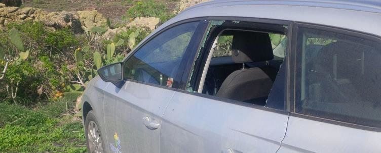 Detenidas dos personas por la oleada de robos cometidos en coches aparcados en Yé