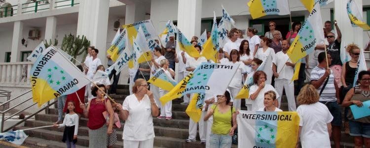 Los trabajadores del Hospital Insular convocan una huelga indefinida
