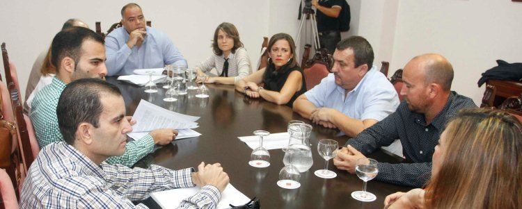 El Cabildo distribuirá 350.000 euros entre los 7 ayuntamientos para proyectos de empleo