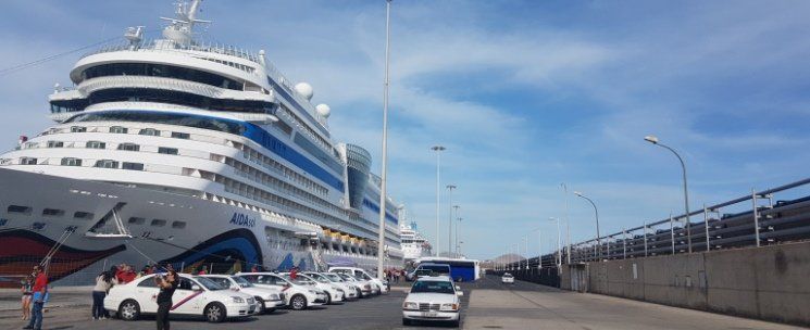 La edil de Movilidad de Arrecife afirma que la coordinación y servicios del taxi en el puerto fueron impecables
