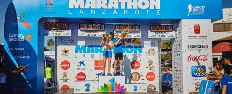 Gary OHanlon y Nollaigh ONeill  ganan la  Lanzarote International Marathon
