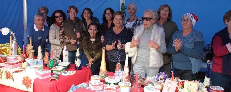 Los mayores de Arrecife organizan un Mercadillo Solidario con sus manualidades