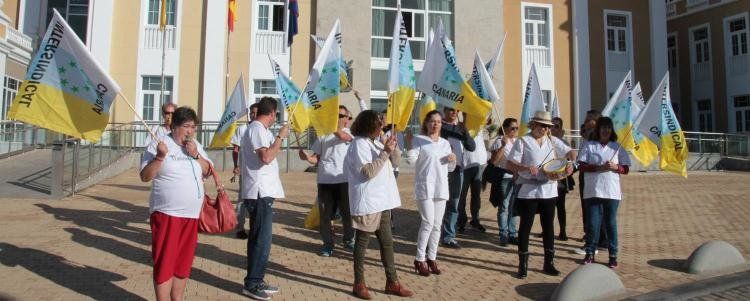 Trabajadores del Hospital Insular llevan su protesta al Cabildo y amenazan con una huelga total