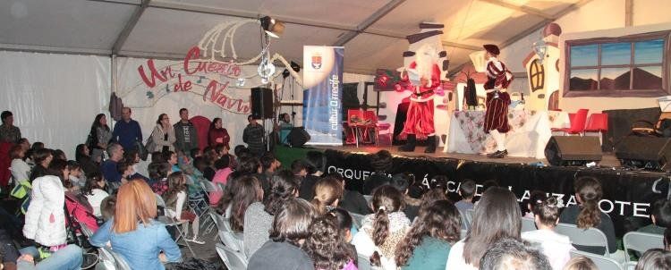 Cultura Arrecife llevó la magia de la Navidad a Argana Alta con un espectáculo a cargo de la OCL y Comi-K Teatro