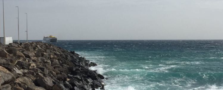 El fuerte viento obliga a cancelar varias salidas marítimas entre Playa Blanca y Fuerteventura
