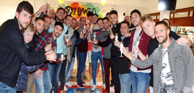 La UD Lanzarote cierra el año 2016 con un brindis con sus aficionados