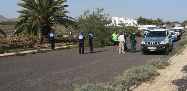 La Policía Local y el Seprona buscan una pitón perdida en una parcela de Costa Teguise