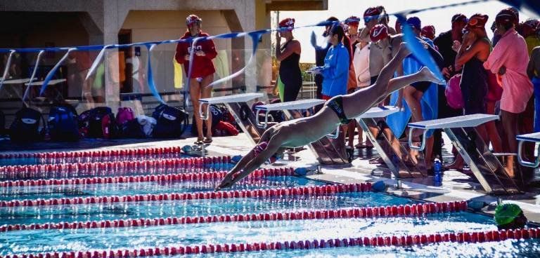 Más de 120 nadadores finalizan 2016 disputando el Reto 100x100  Occidental Lanzarote