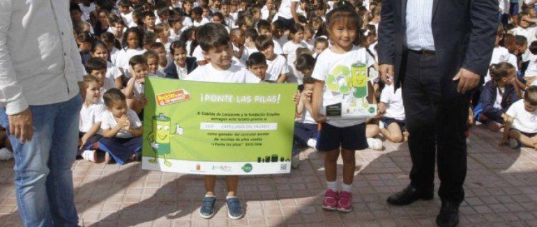 Dos colegios de Lanzarote son los que más pilas recogieron de toda España