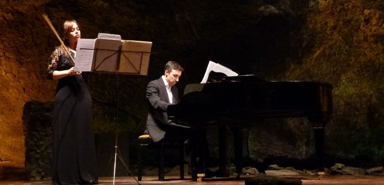 Irina Peña e Ignacio Clemente interpretan obras de Ravel y Falla en la Cueva de Los Verdes