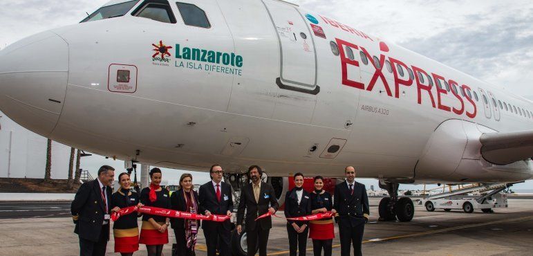 Iberia Express bautiza uno de sus aviones con el nombre de Lanzarote para promover este destino