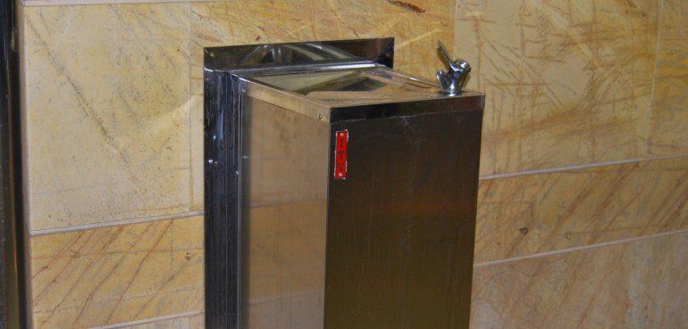 Aena instala 4 dispensadores de agua potable en la zona del embarque del aeropuerto de Lanzarote