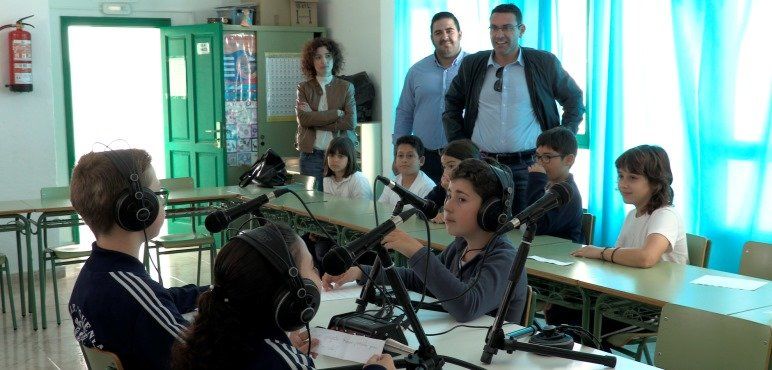 El Ayuntamiento de Teguise desarrolla un taller de radio en colegios del municipio