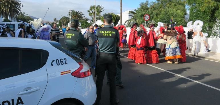 La Guardia Civil llenó dos contenedores con "objetos contundentes" intervenidos en el Carnaval de Puerto del Carmen