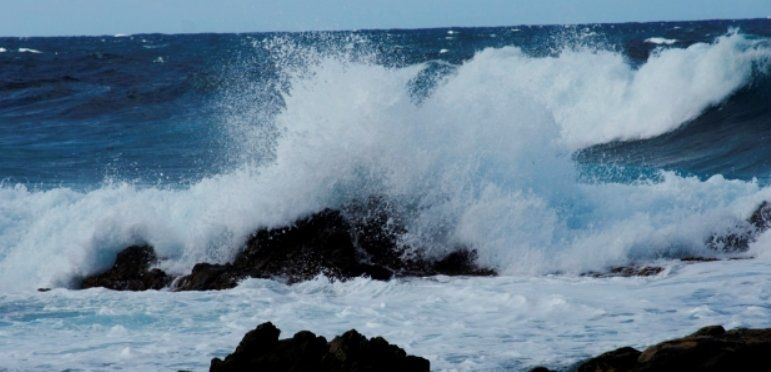 Viento y olas para comenzar la semana en Lanzarote