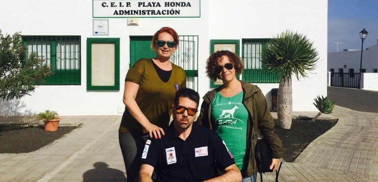 El CEIP Playa Honda dona a Sara y a Disgrup casi 2.000 euros recaudados en su carrera solidaria