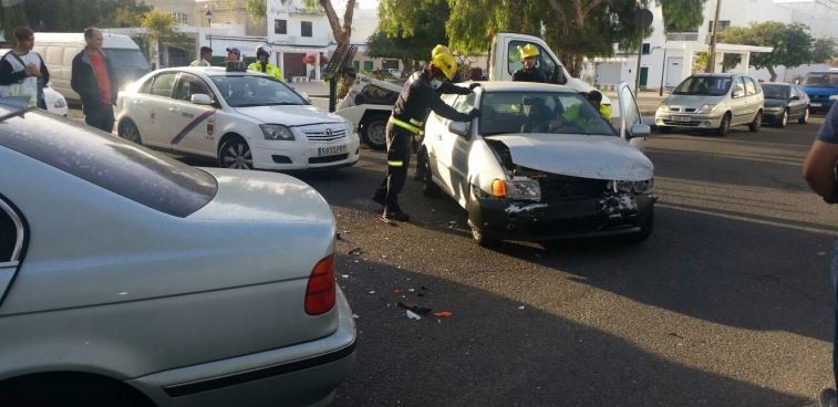Dos heridas leves en un accidente de dos coches en Arrecife