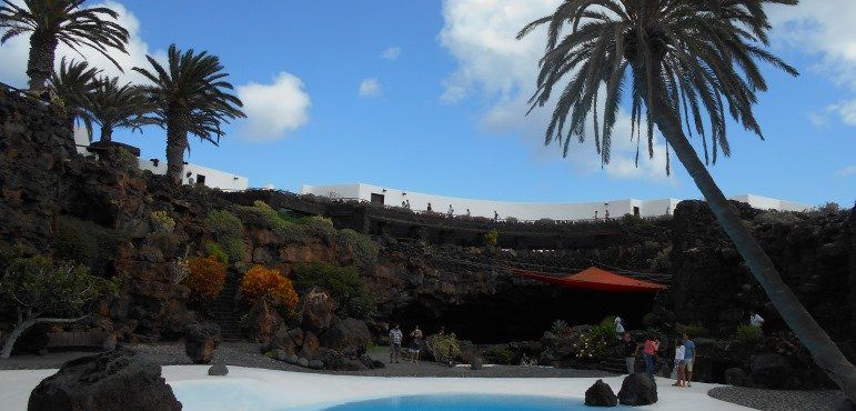 "Lanzarote es un oasis de tierra en el mar, es un mirador a la imaginación"