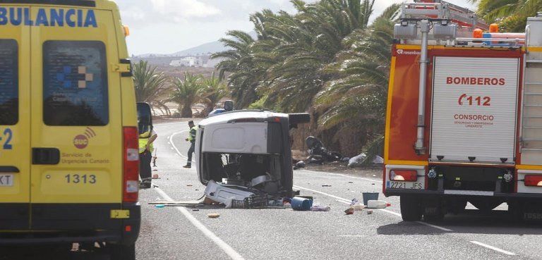 Dos personas fallecidas en la colisión de un coche con una moto cerca de Tahíche