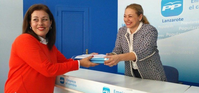 Astrid Pérez presenta sus avales para optar a la Presidencia del Partido Popular de Lanzarote