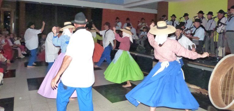 Los Campesinos ponen en escena "Música y Danza Tradicional" en La Democracia