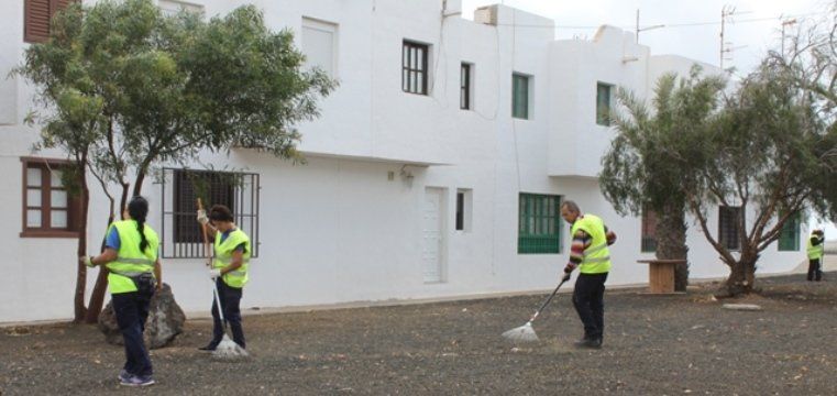 El Ayuntamiento retira más de 40.000 kilos de restos de poda y residuos en zonas verdes de Arrecife