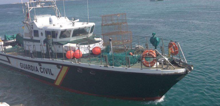 La Guardia Civil interviene 3.000 metros de palangre y artes de pesca ilegales en Lobos y Lanzarote