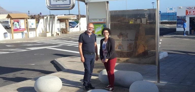 Órzola cuenta ya con una nueva parada de guaguas en el muelle