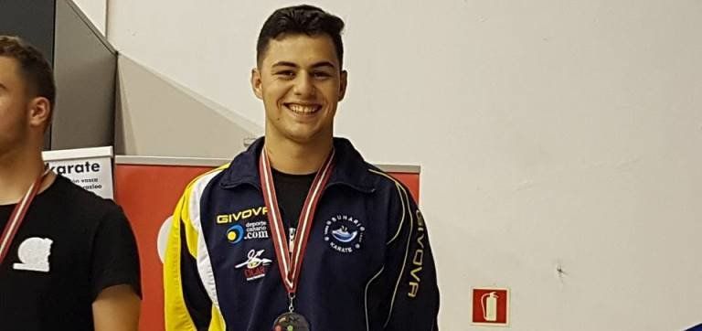 El lanzaroteño Raúl Fajardo logra la medalla de bronce en la Liga Nacional de Karate Sub 21