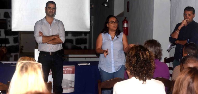 El Ayuntamiento de San Bartolomé emplea a 26 personas como apoyo para limpiar espacios públicos
